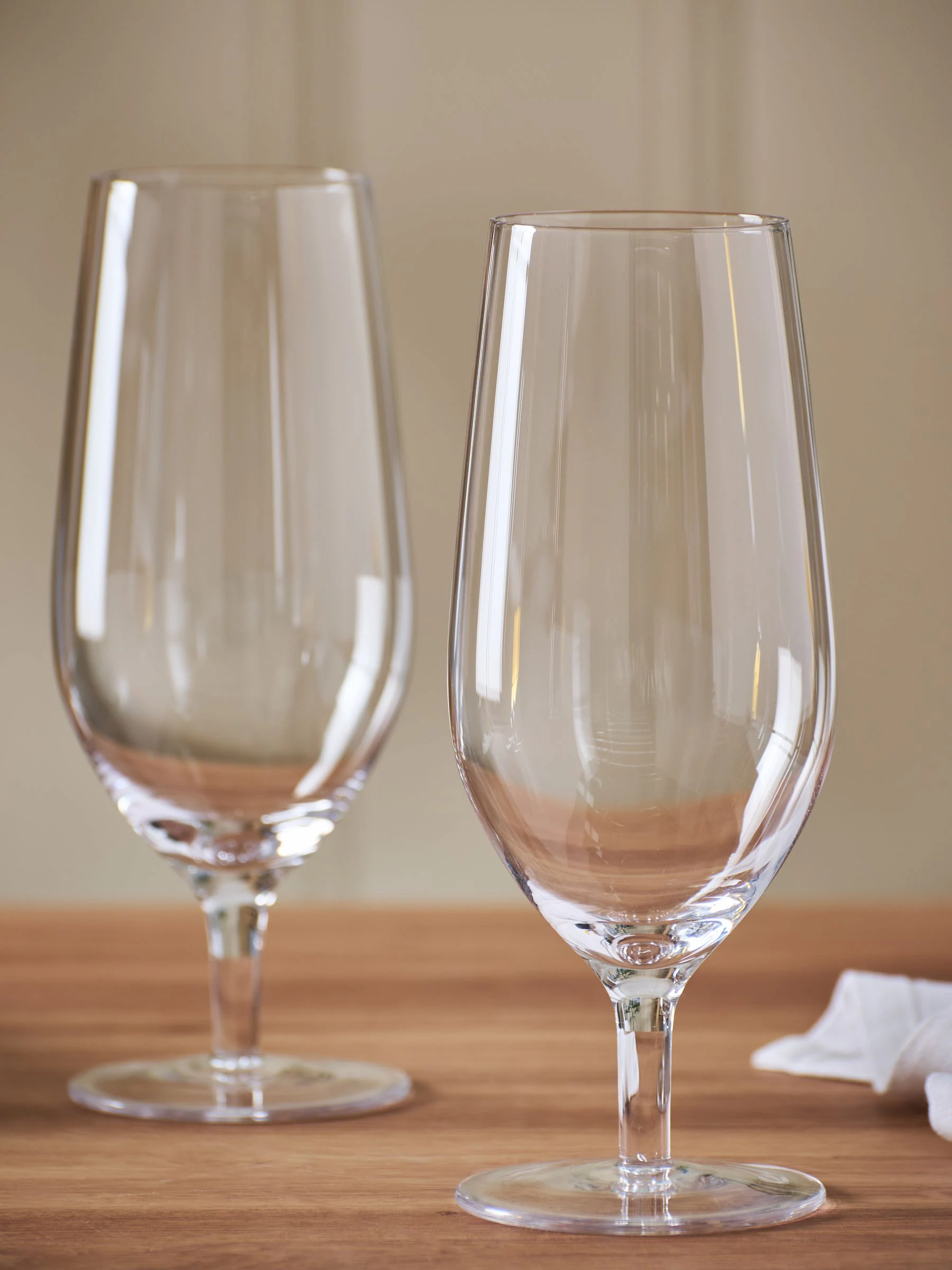 Set of 4 Nova Footed Pint Beer Glasses