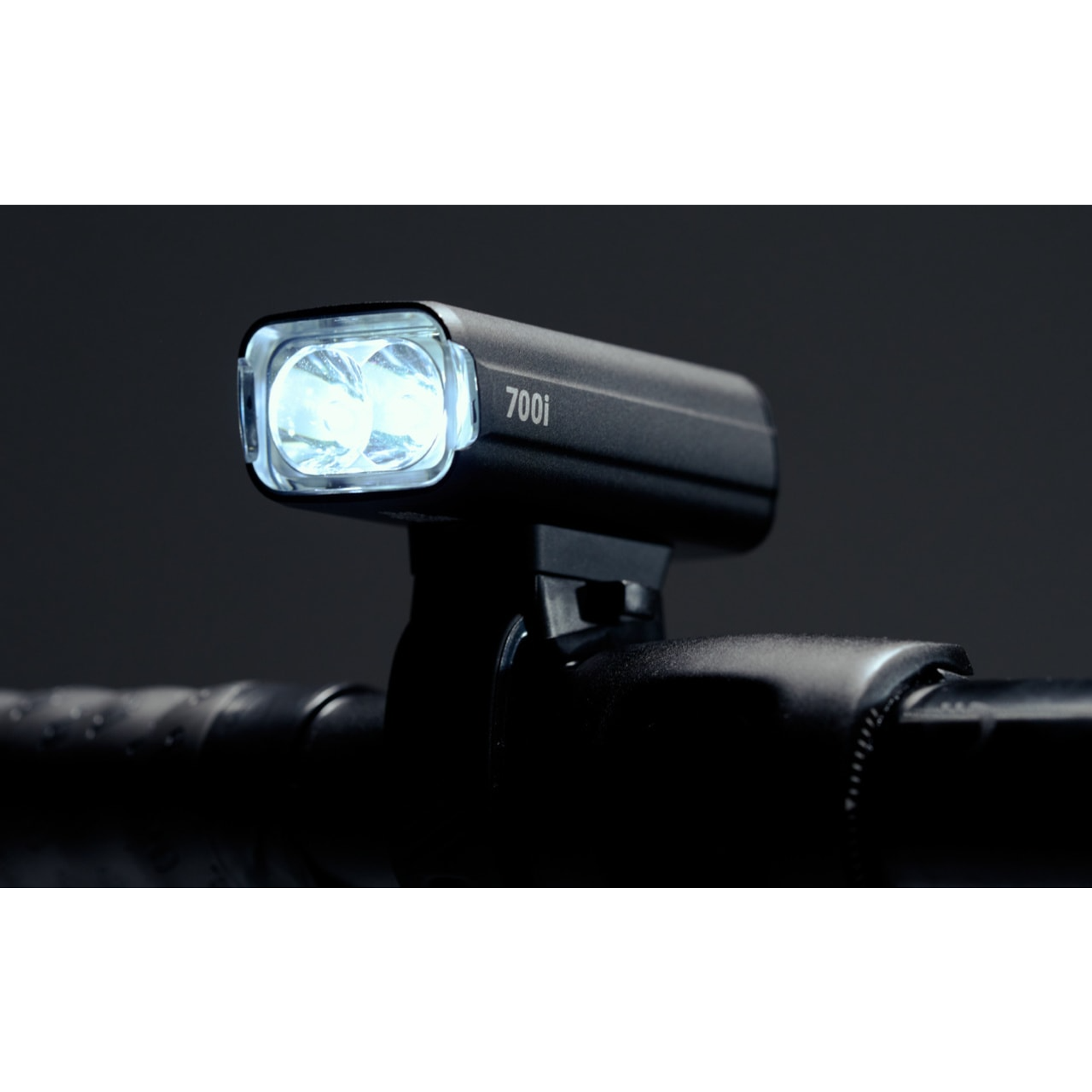 BBB Cycling BLS-262i NanoStrike 700i Voorlicht