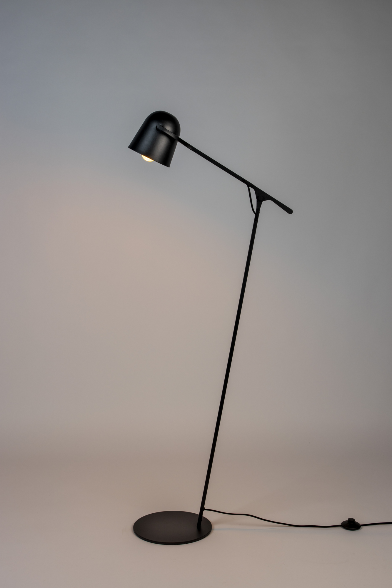 Zuiver vloerlamp Lau Zuiver Lau vloerlamp zwart