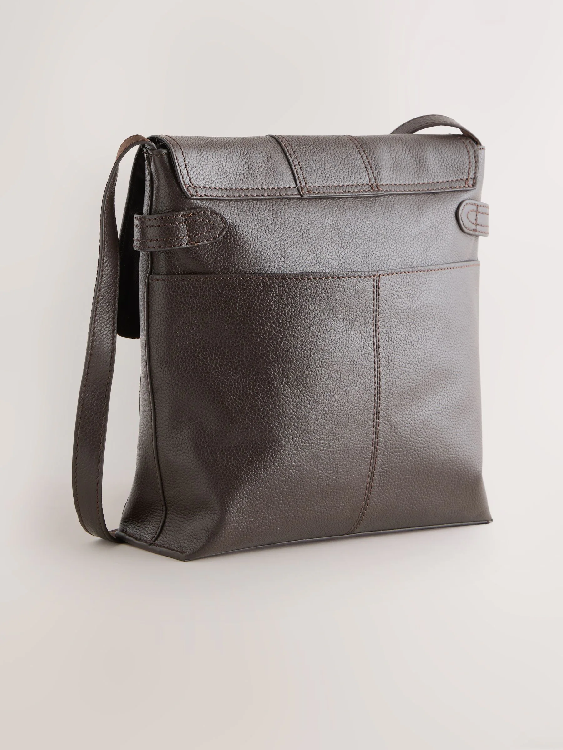 Chocoladebruin - Leren messenger-tas met vak