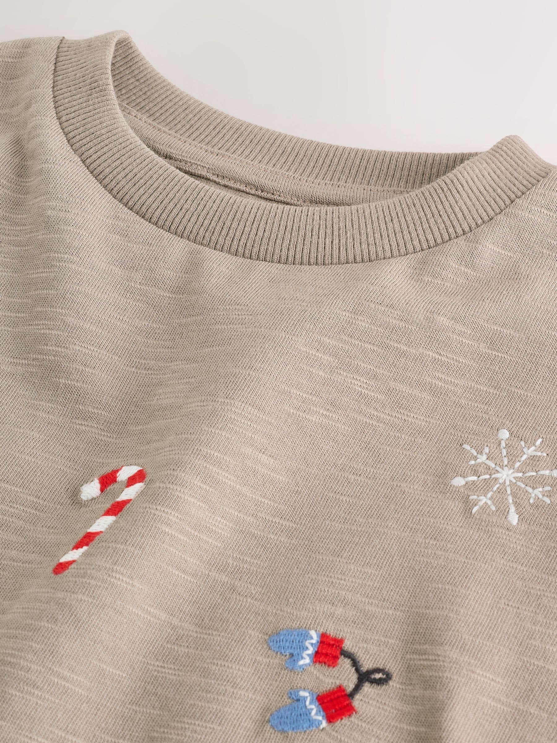 Kiezelkleurig All-Over Geborduurd - Kerst-T-shirt met lange mouwen (3mnd -8jr)