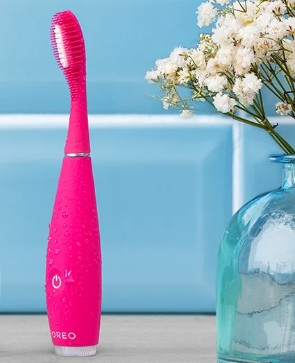 FOREO issa™ 4 smile - Hybrid Silicone Sonic Toothbrush