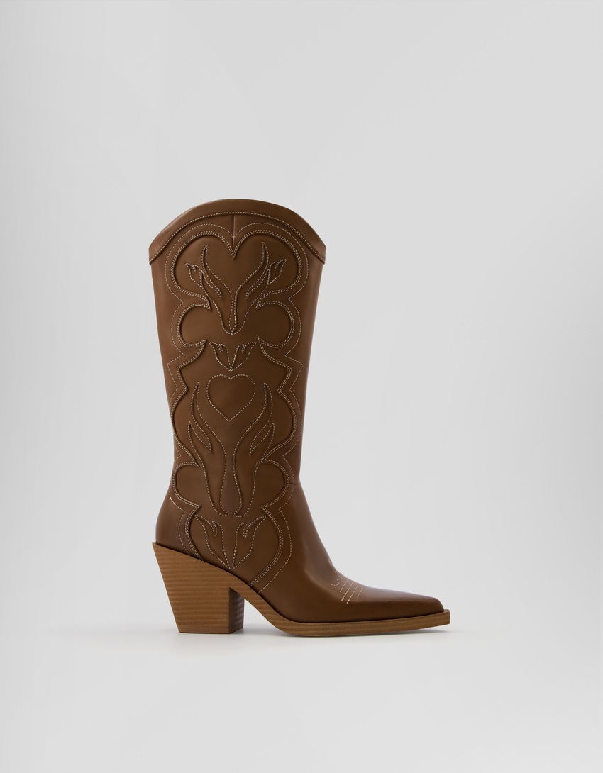 Botas de cowboy bordadas de salto alto