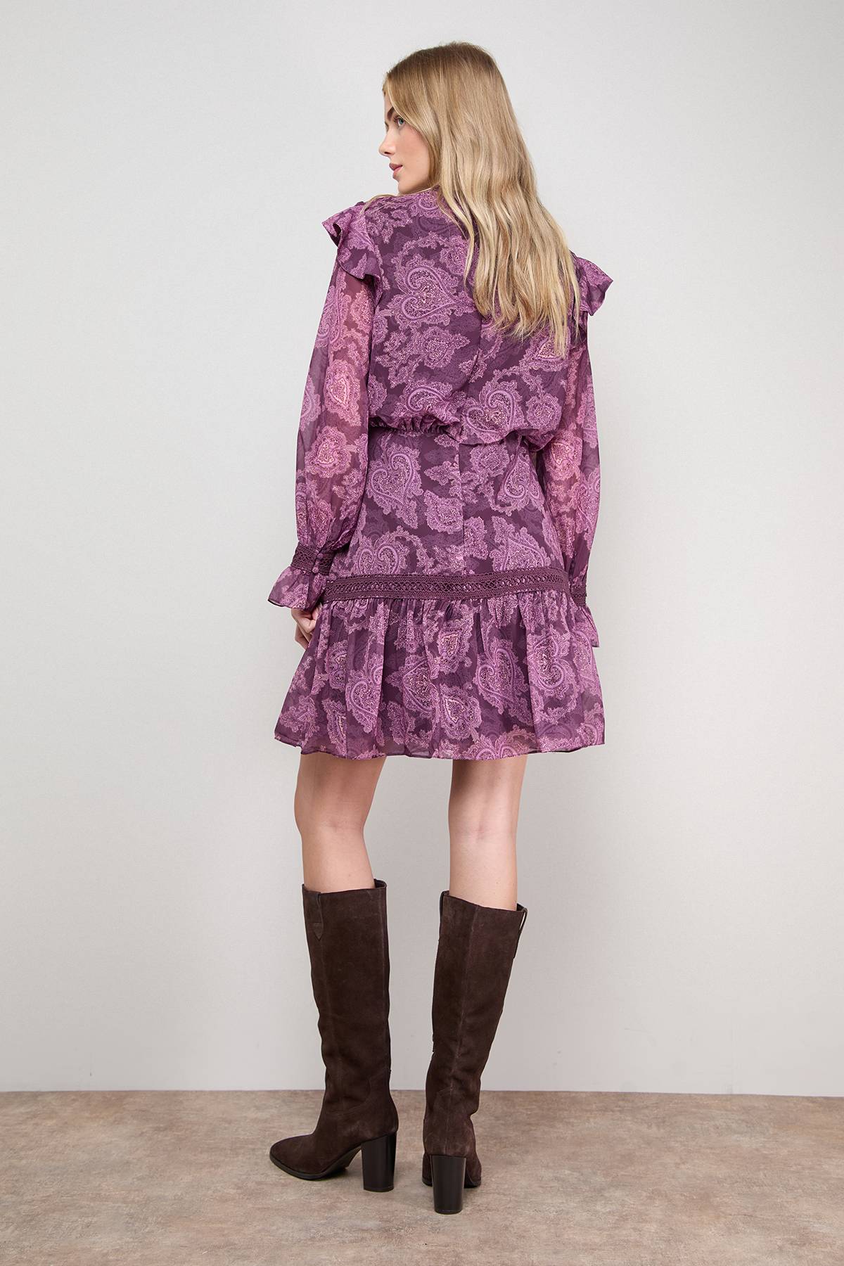 Oasis Robe Mini à Détails Plissés et Bordure en Dentelle Imprimée