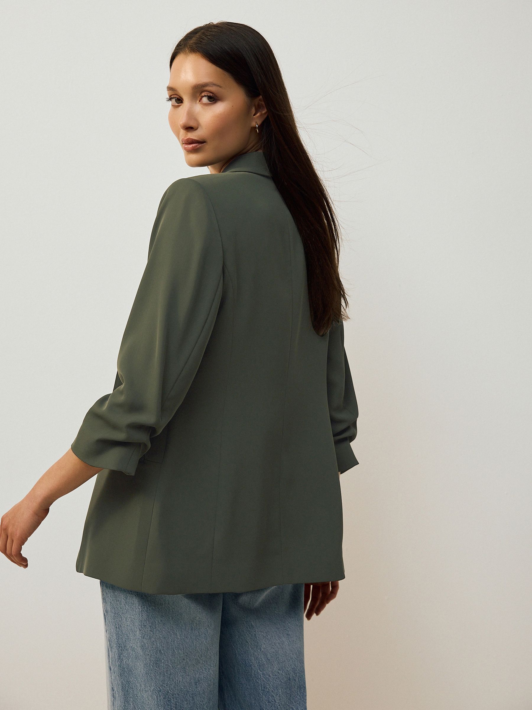Kakigroen - Ruimvallend blazer met gerimpelde mouwen