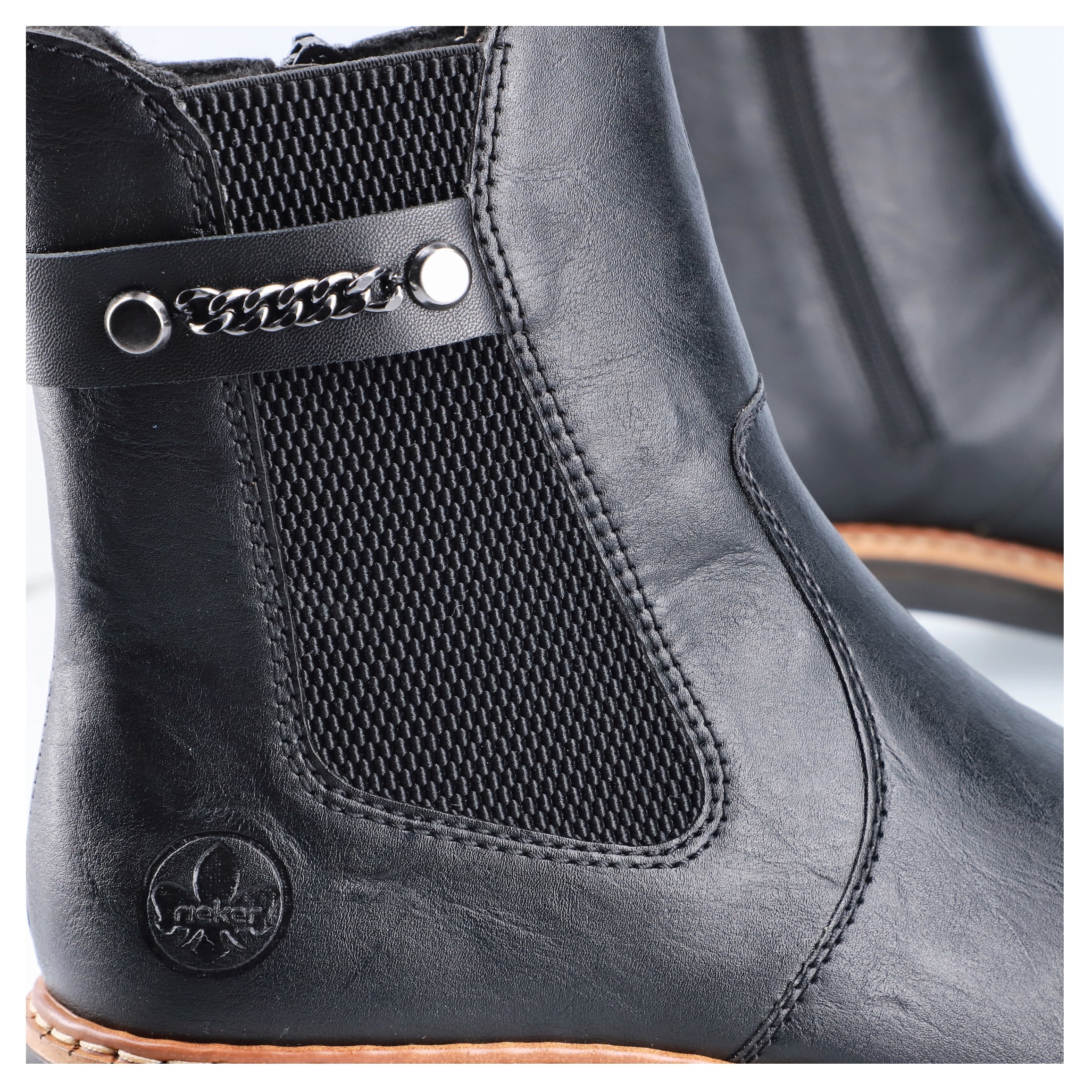 Rieker Chelseaboots  mit feiner Zierkette