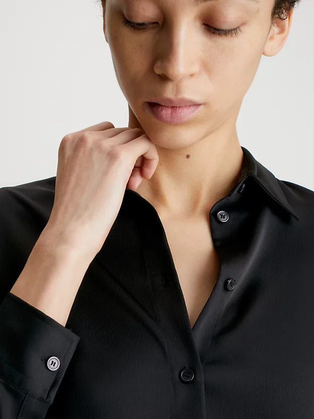 Camisa de poliéster reciclado com modelagem relaxada