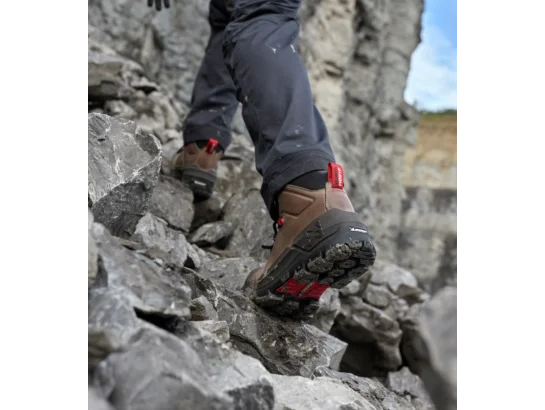Chaussures de sécurité montantes CRONOS S3S SR FO HRO CI HI LG SC Brun