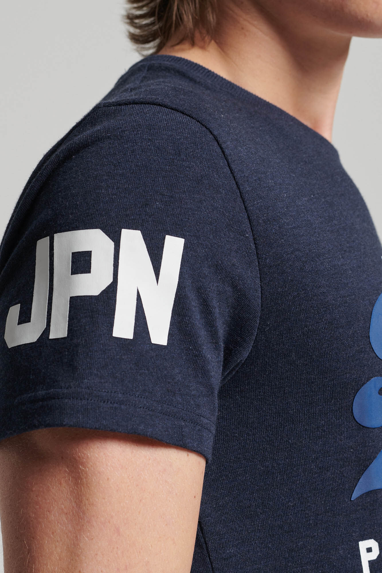 Camiseta de algodão orgânico com logo vintage - azul marinho