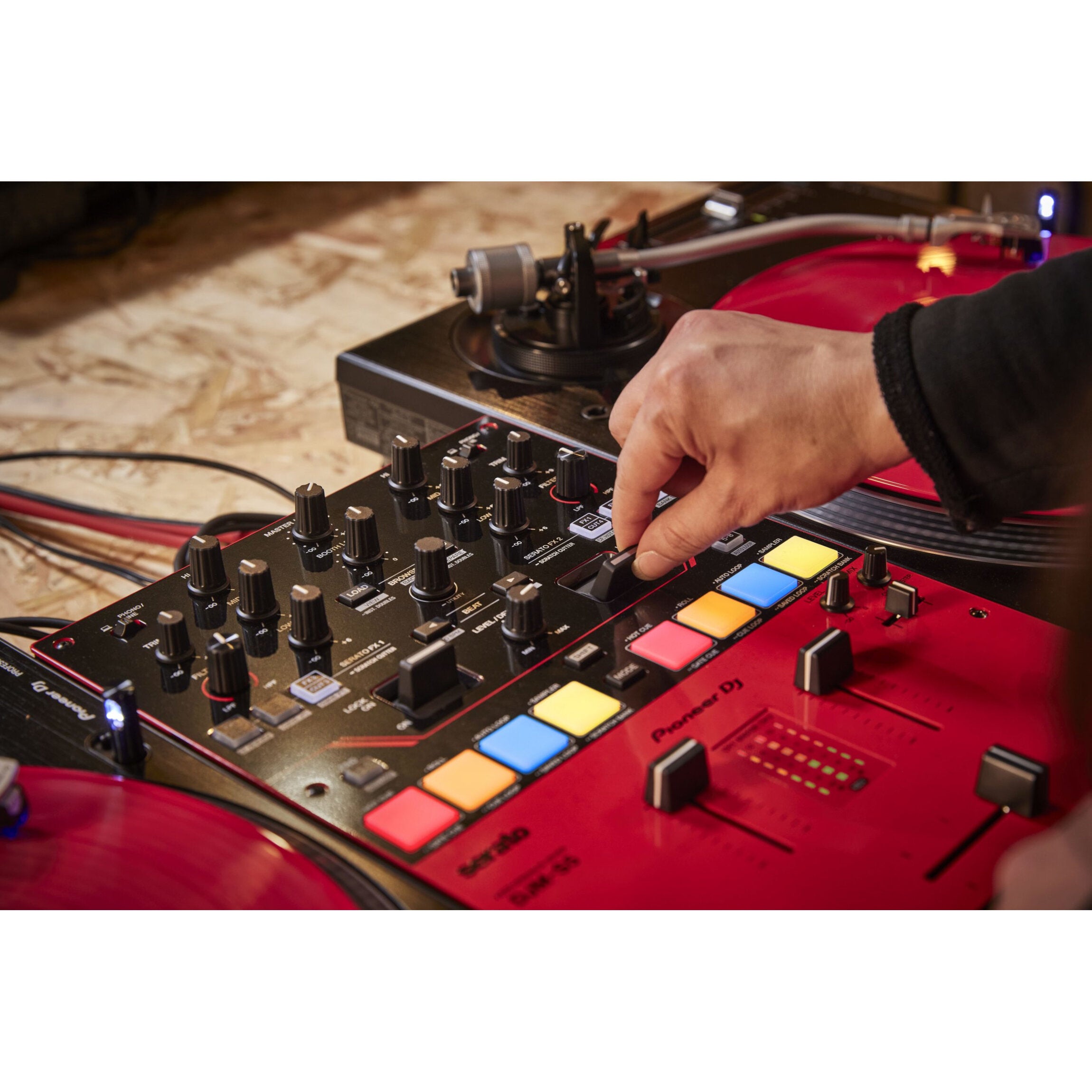 Pioneer DJ DJM-S5 2-kanaals scratch-style DJ-mixer voor Serato DJ Pro