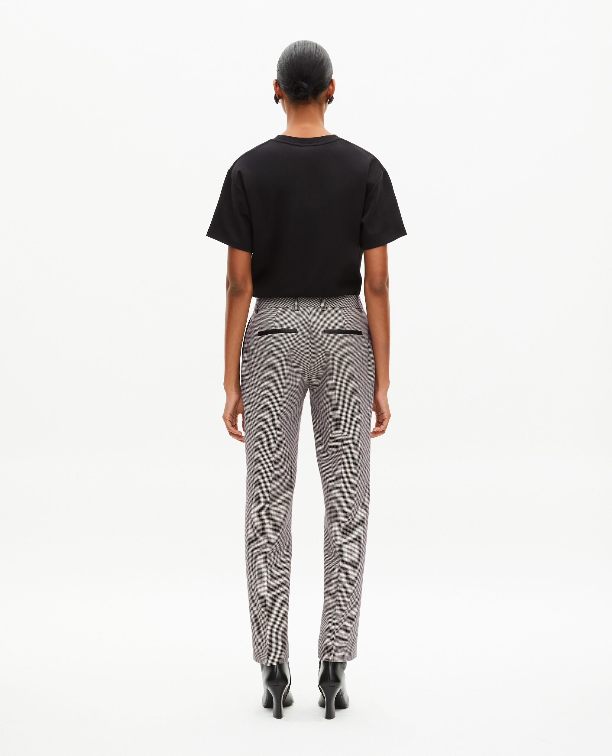 Pantalon tailleur ajusté en pied de poule noir et blanc