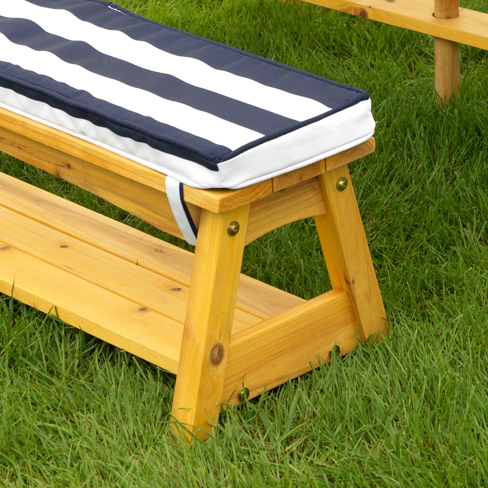 Table et bancs d'extérieur en bois avec coussins et parasol - rayures bleu et blanches