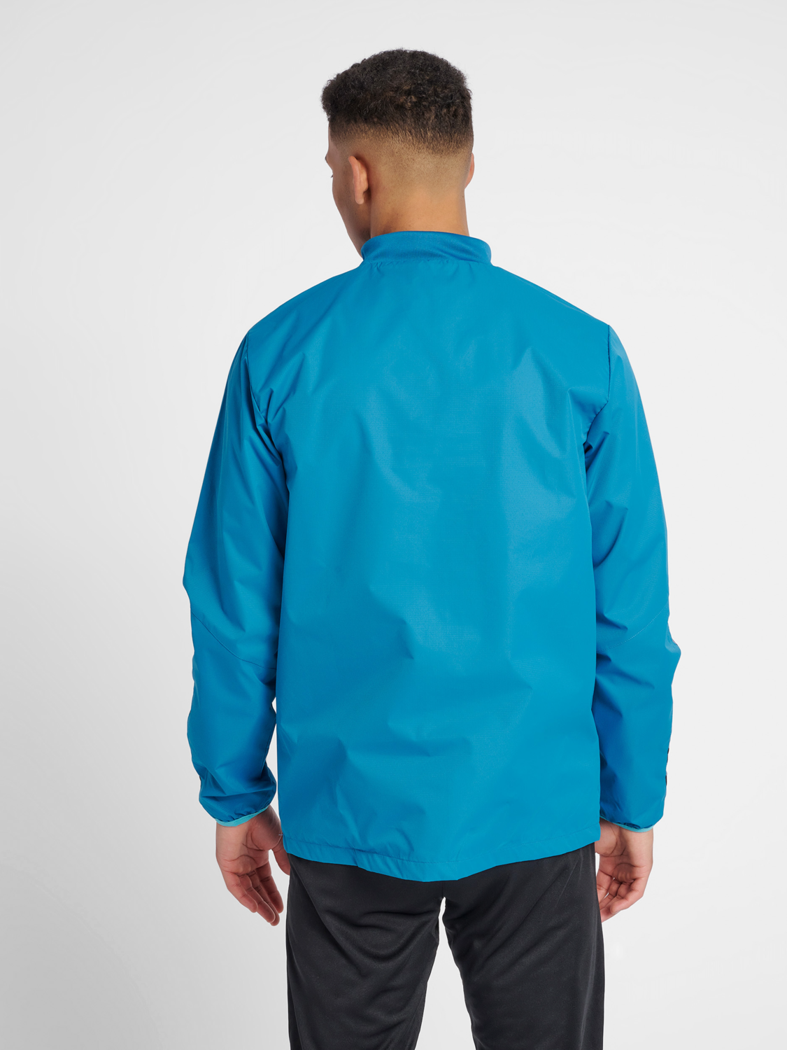 hmlAUTHENTIC WIND BREAKER