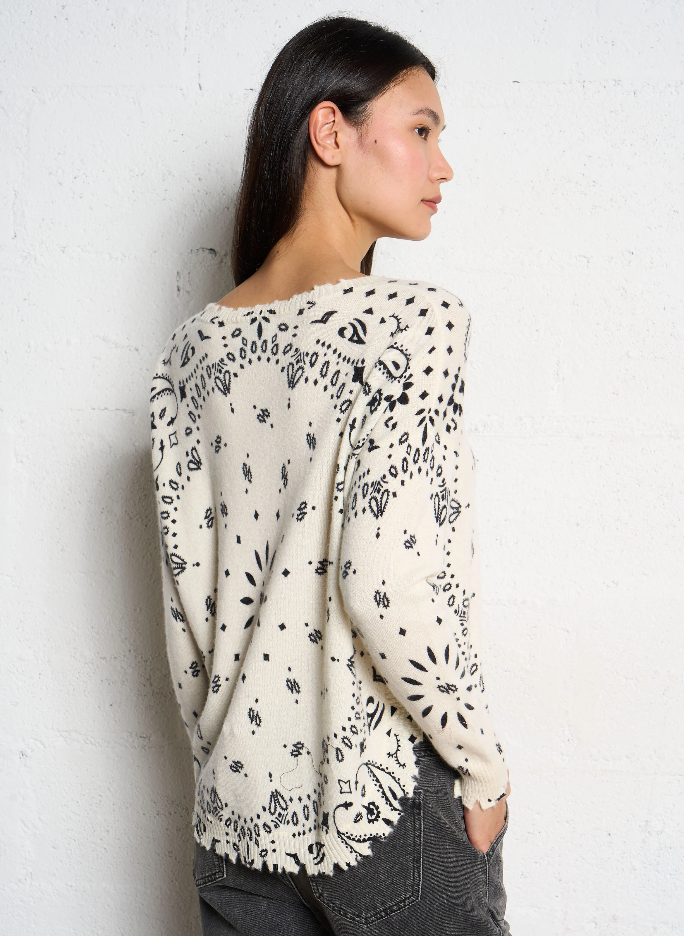 MELA BANDANA - Pull droit col bateau motif bandana en cachemire | Blanc