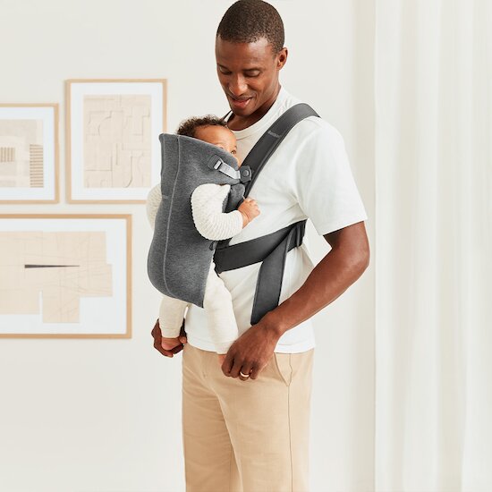 Porte-bébé Mini   Gris Foncé Jersey 3D        de               BabyBjörn