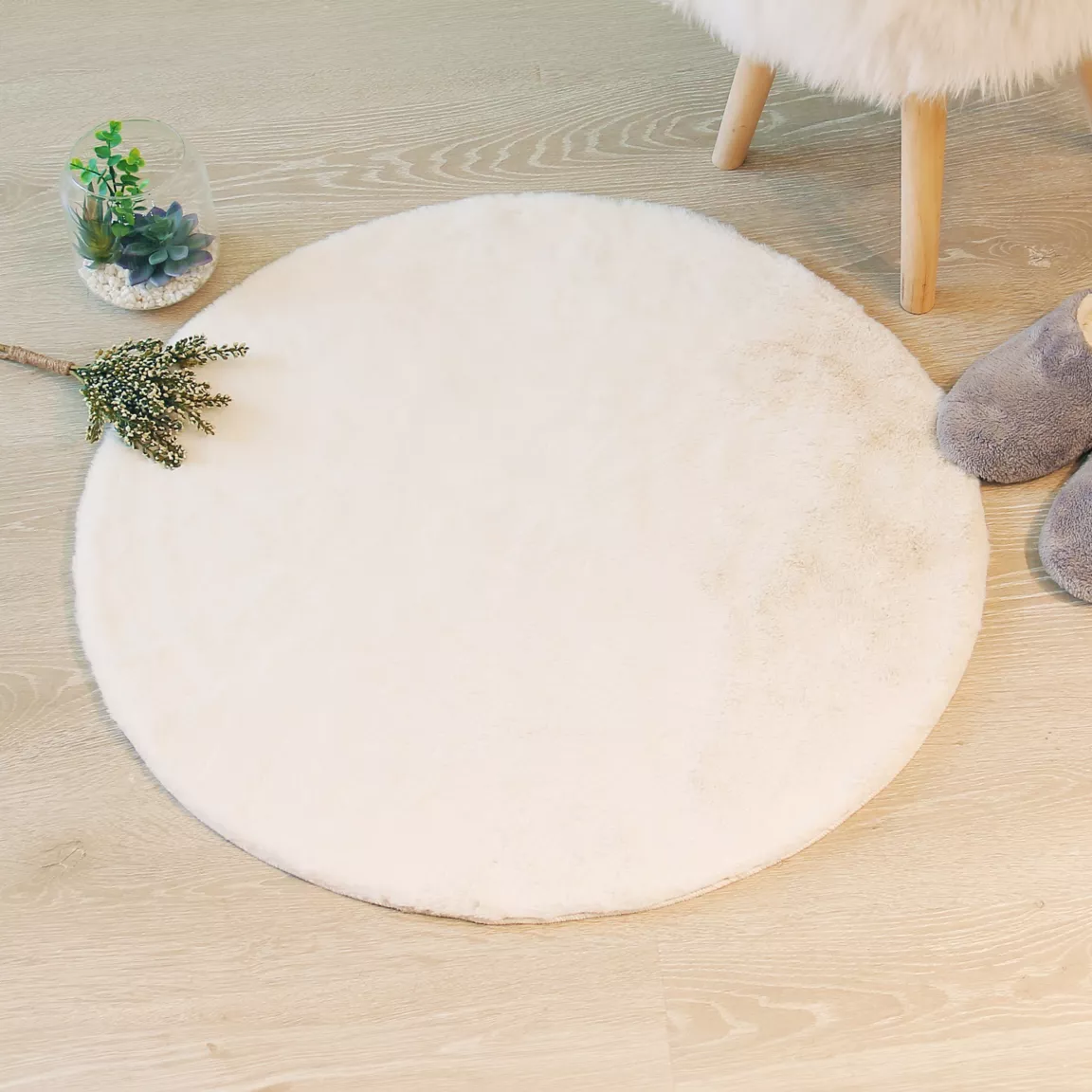 Tapis rond fausse fourrure (118 cm) Jona Ivoire
