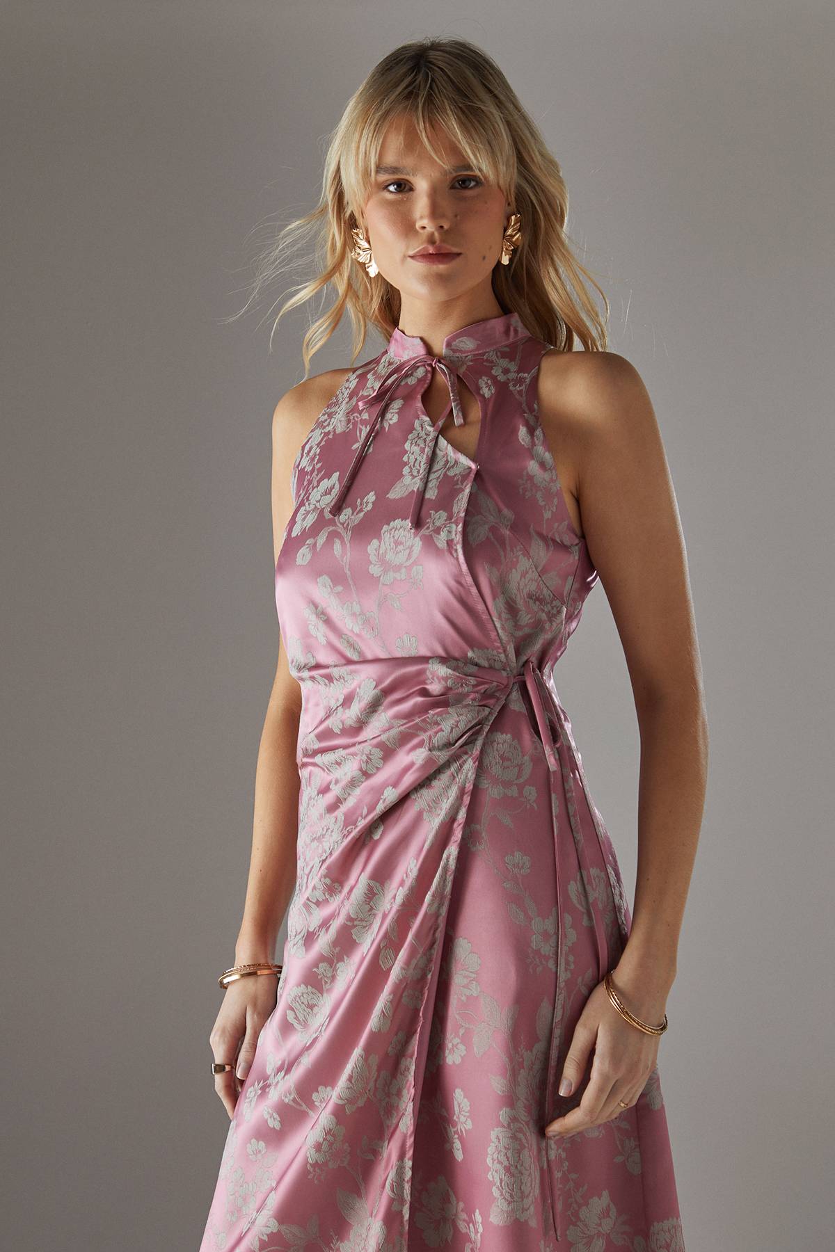 Warehouse Robe Midi Portefeuille à Nouer Col Nageur en Jacquard Satiné