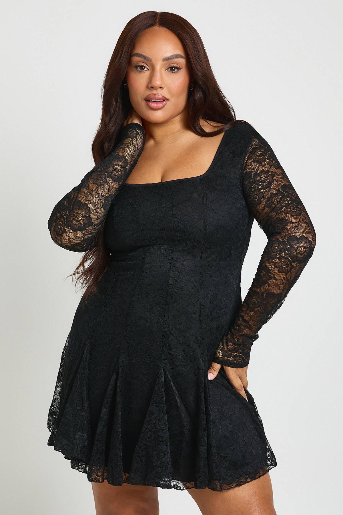 boohoo Robe Mini Patineuse à Godets en Dentelle Grande Taille