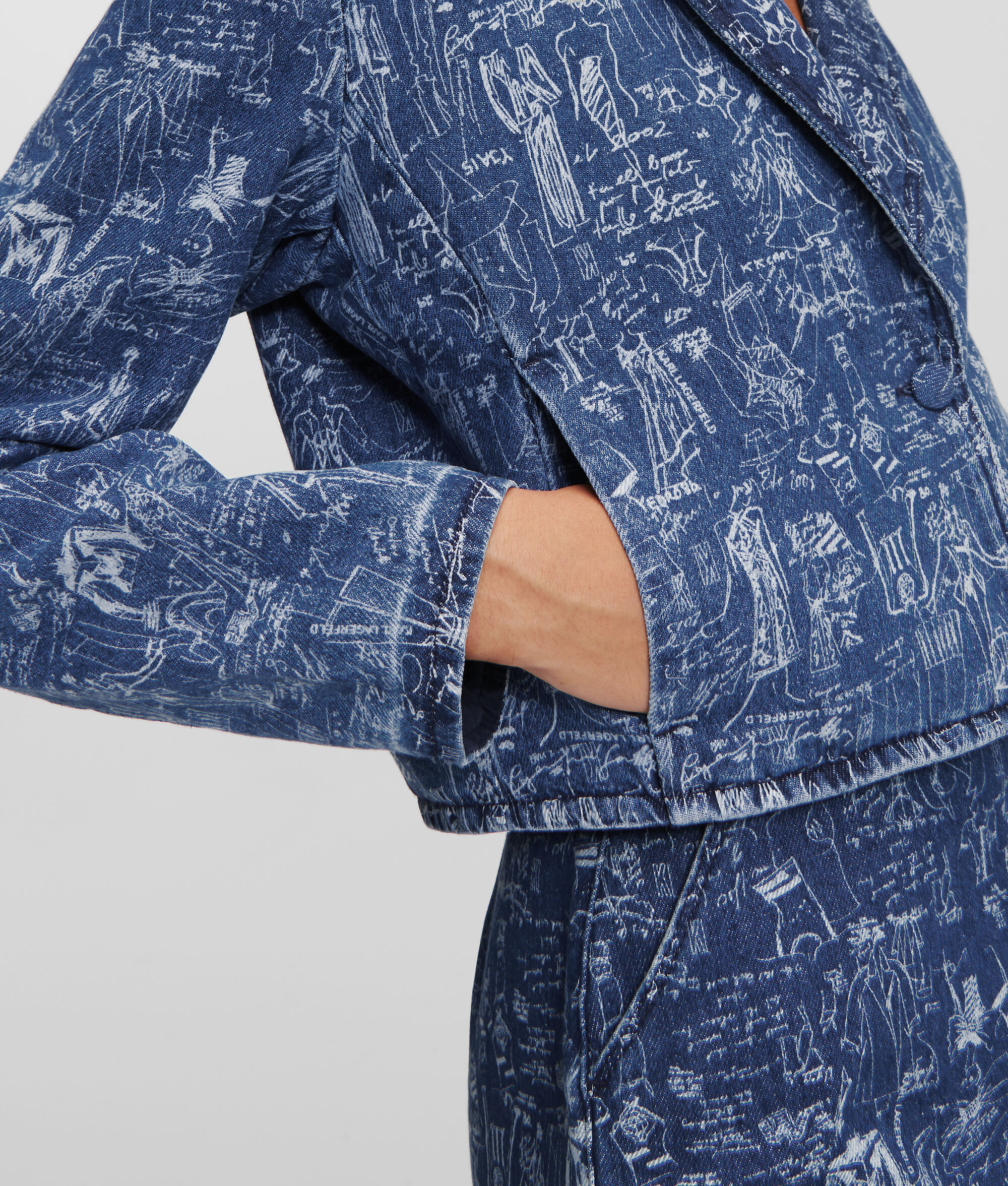 VESTE EN JEAN CROPPED AVEC MOTIF CROQUIS