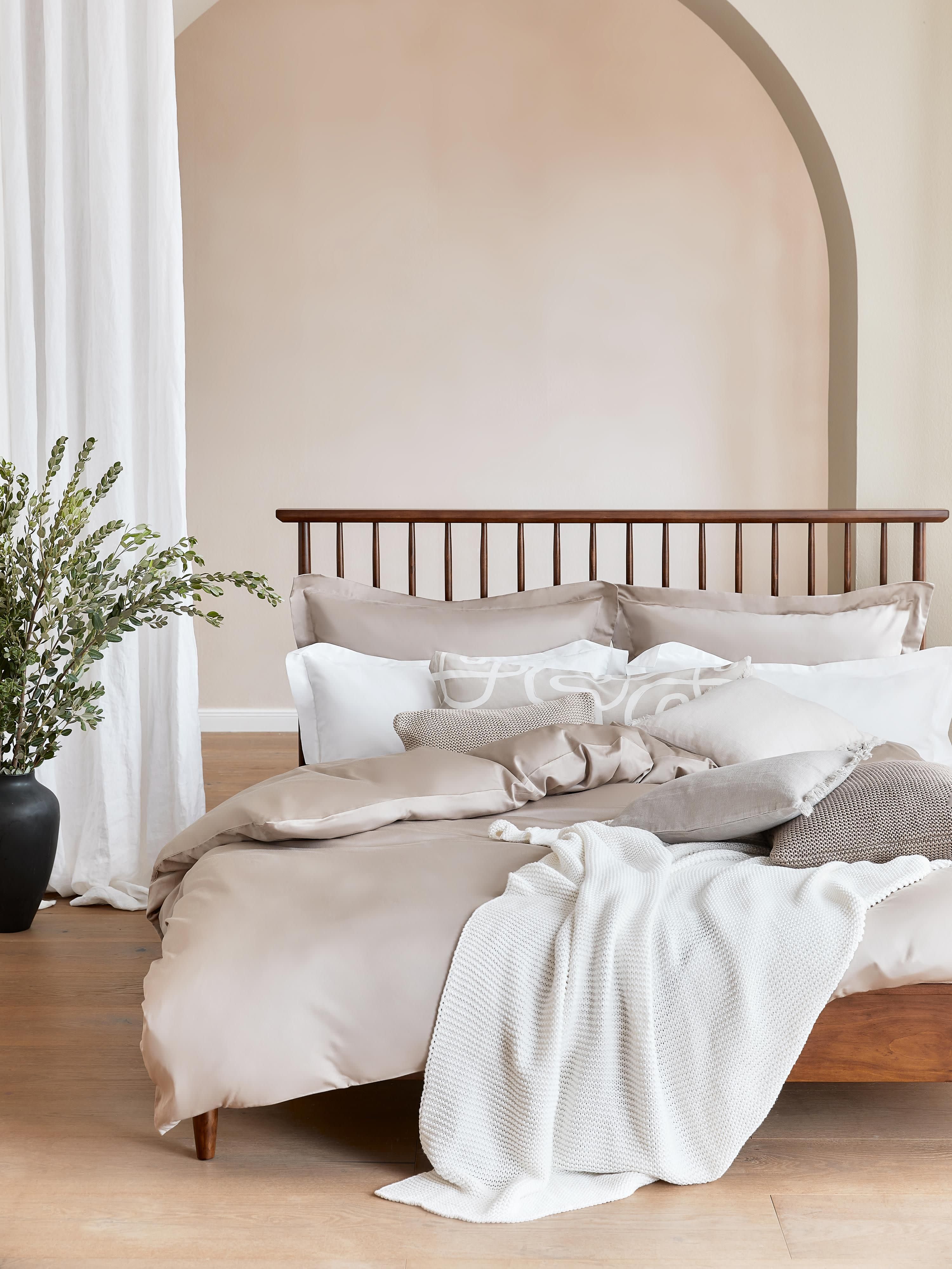 Houten bed Windsor met hoofdeinde van grenenhout