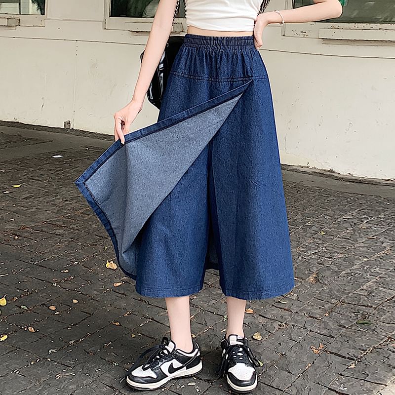 Taragon - Asymmetrische denim capribroek met elastische taille en split