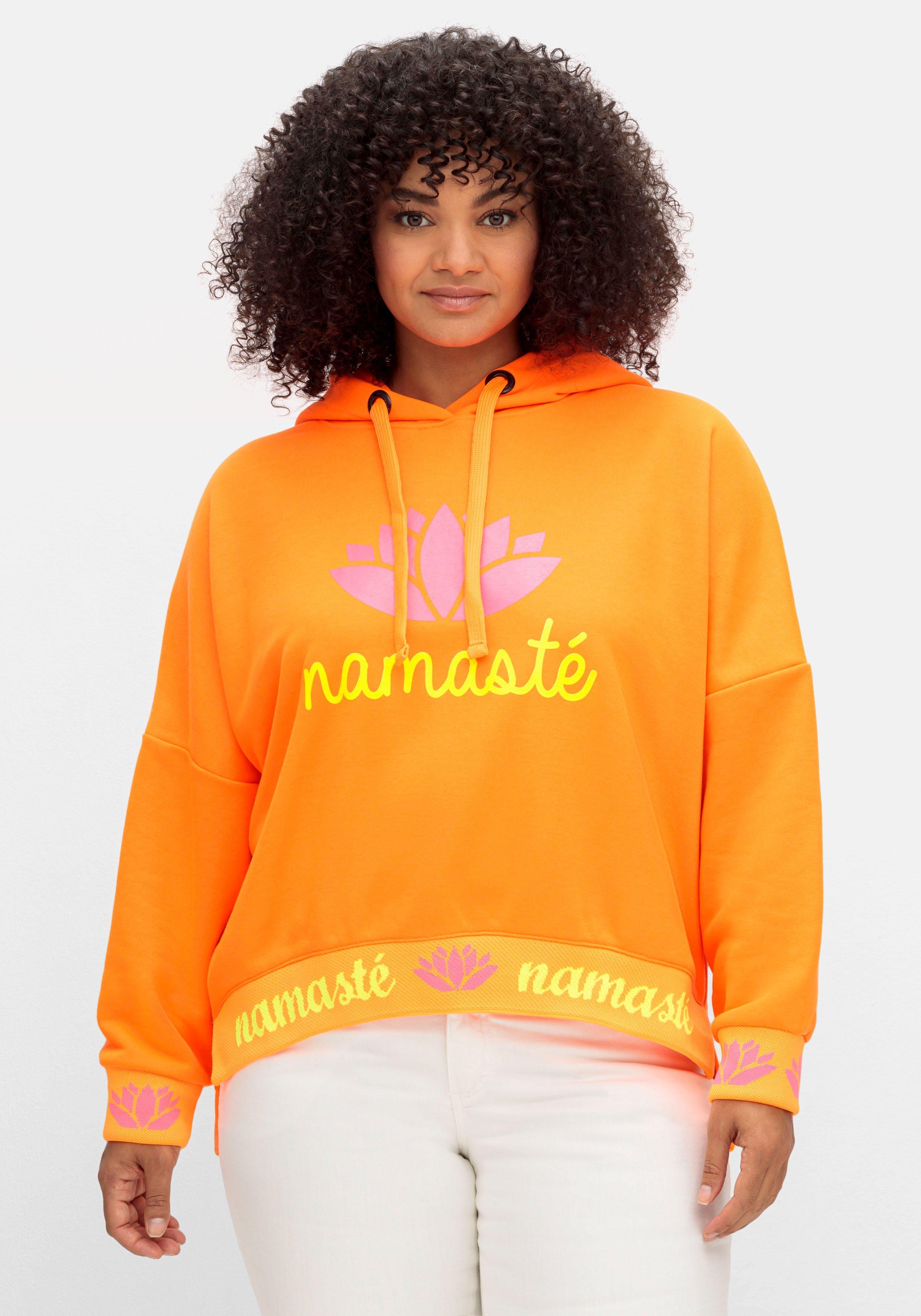 Kapuzensweatshirt mit Yoga-Frontprint