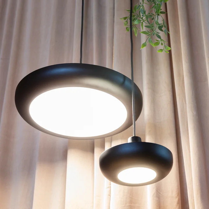 Umage - Cassini LED-Pendelleuchte Medium, Ø 40 x 11 cm, schwarz