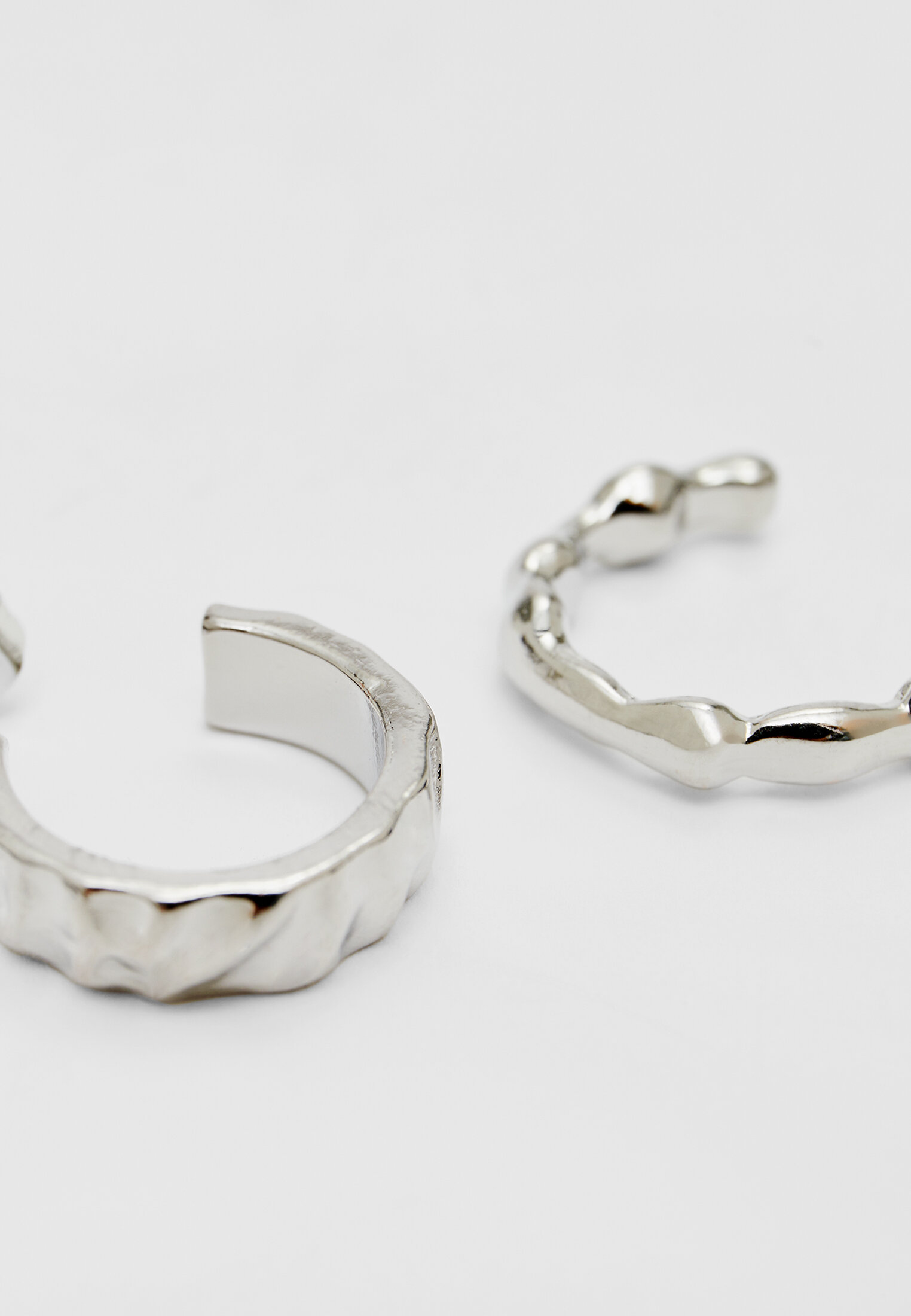 Conjunto de 3 brincos de coração texturizados
