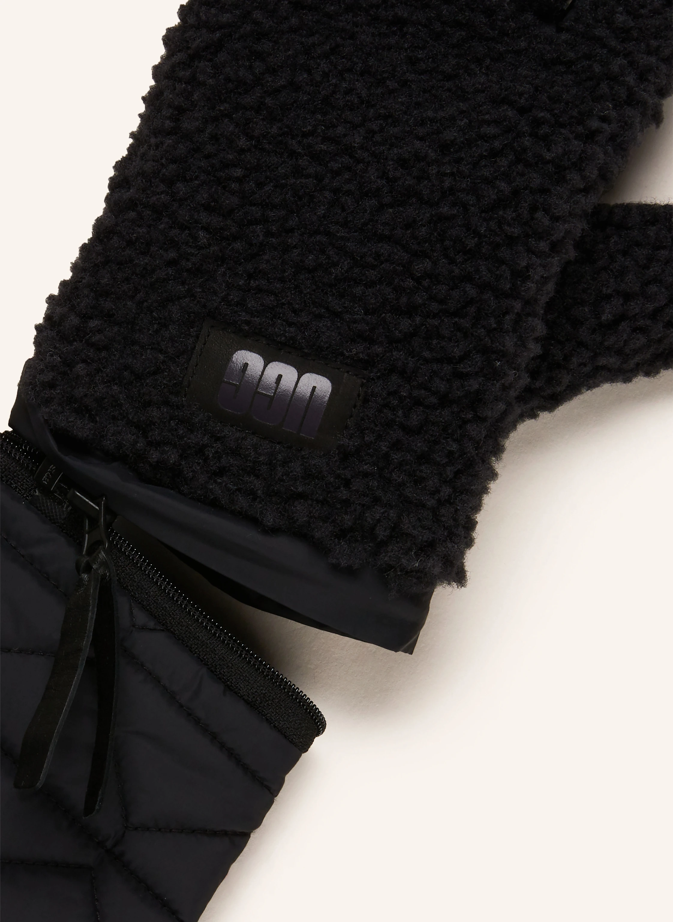 UGG Handschuhe im Materialmix