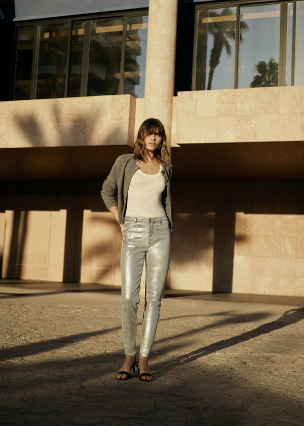 Calça jeans elástica com efeito laminado