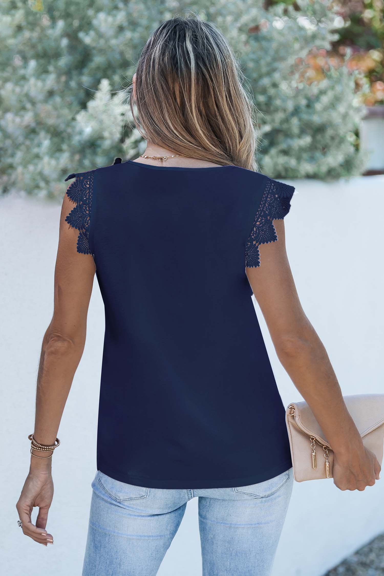 Haut à col en V en dentelle bleu marine