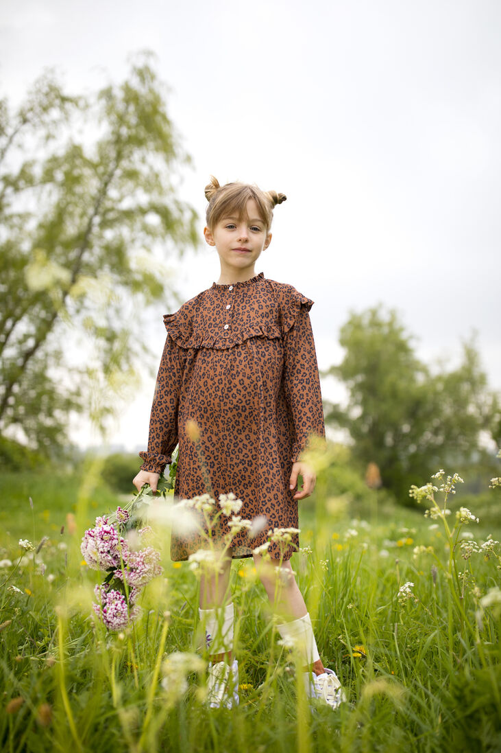 MOODSTREET bruine moodstreet mini jurk dress recycled pes aop leopard