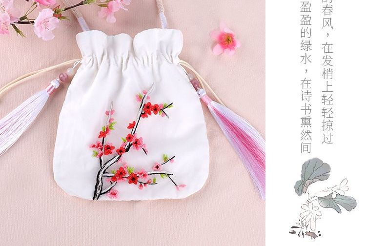 Embroidery Kingdom - DIY borduurpakket voor een tas met kwastjes