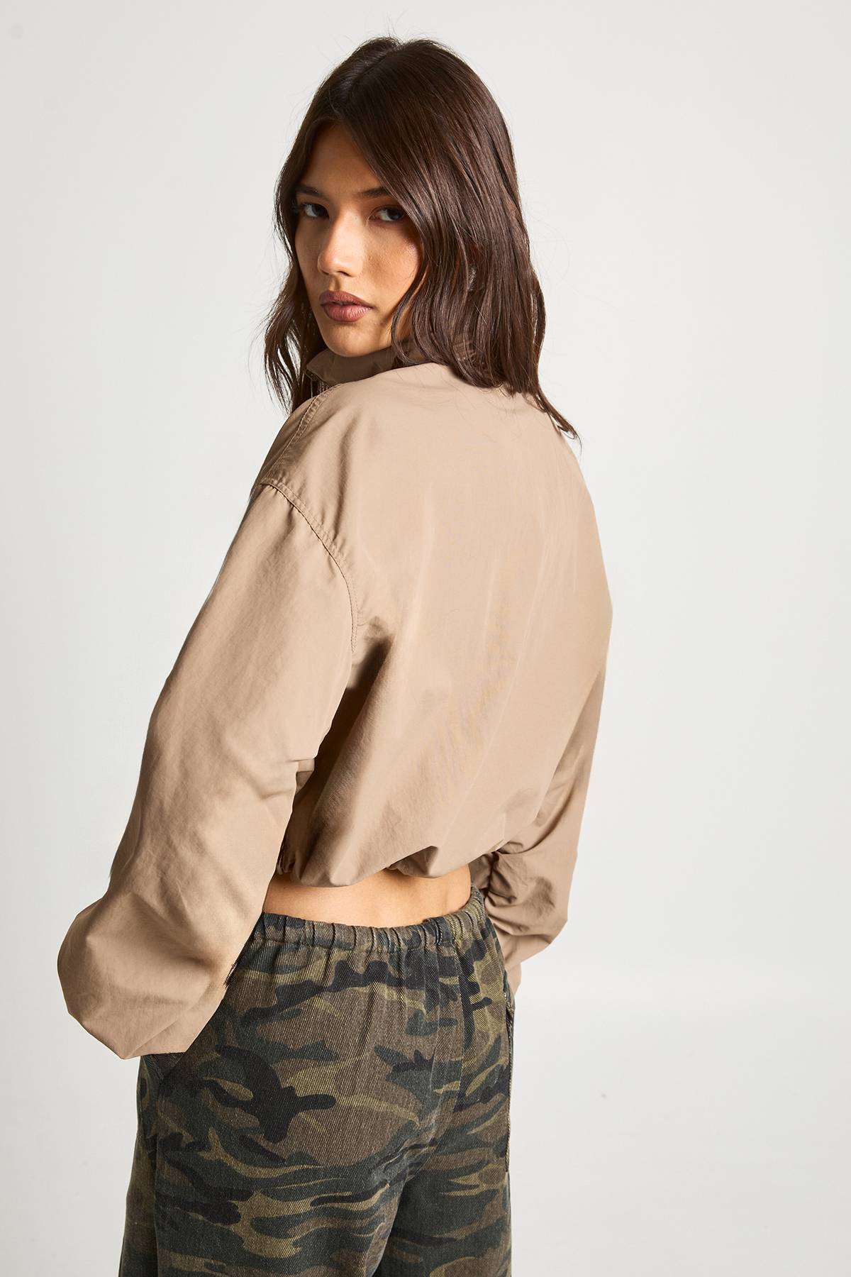 boohoo Veste Utilitaire Courte à Col Cheminée