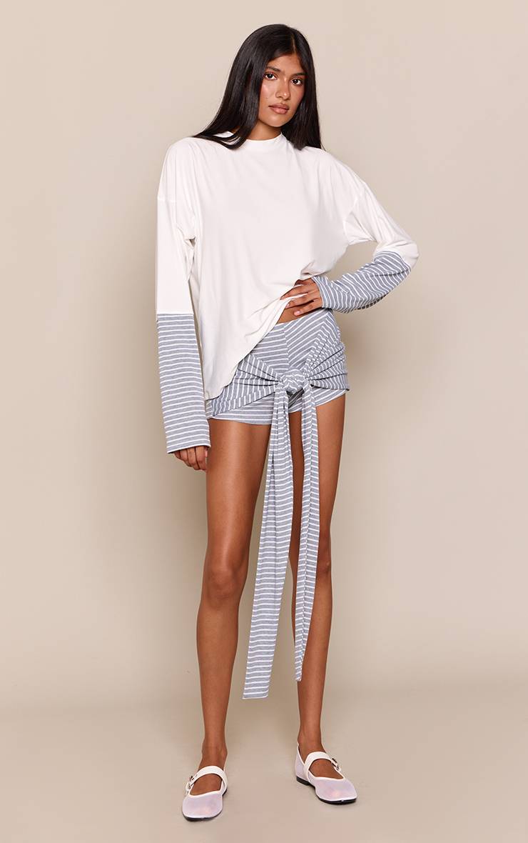 Gris Short Taille Haute En Jersey Rayé Avec Détail Cache-cœur