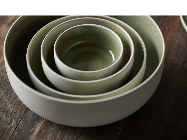 Studio Round Skål Matte white/Shiny moss