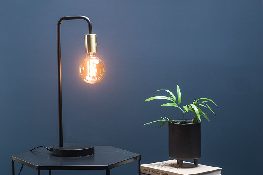 Zeb bordlampe Sort og messing. H50 cm