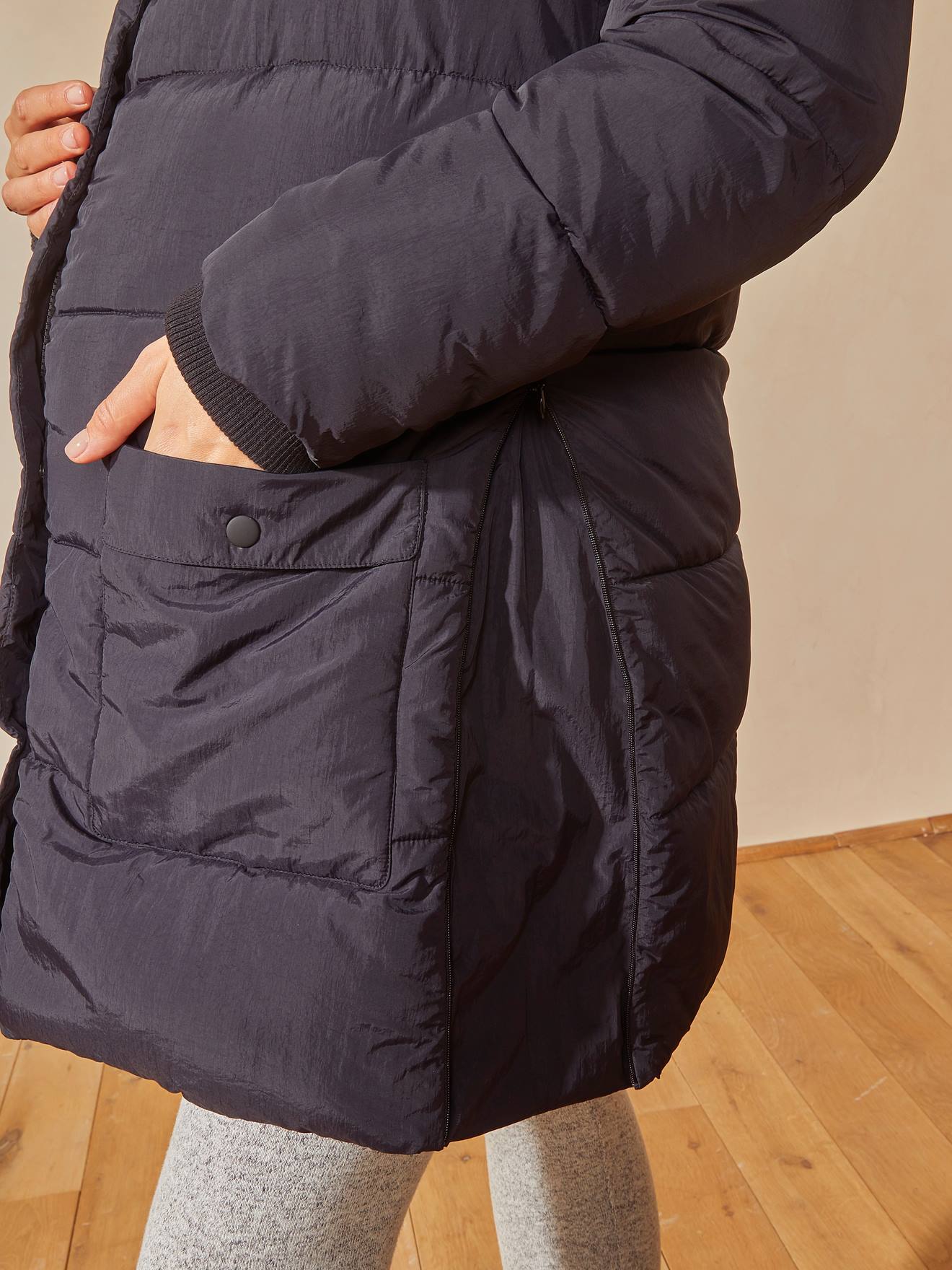Jaqueta longa, acolchoada e adaptável para gravidez e pós-parto, preta lisa.