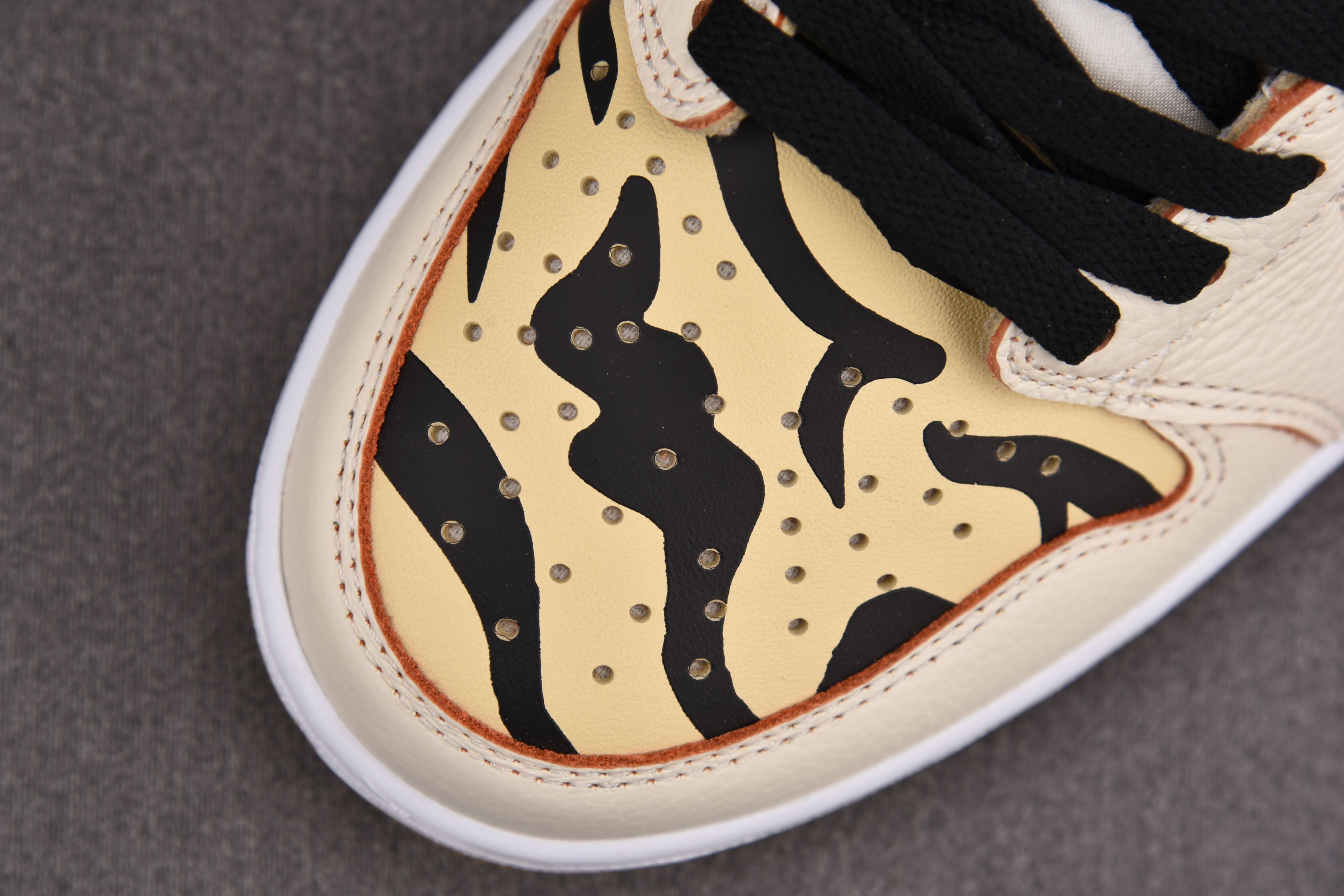 Jordan 1 Low OG Year of the Tiger