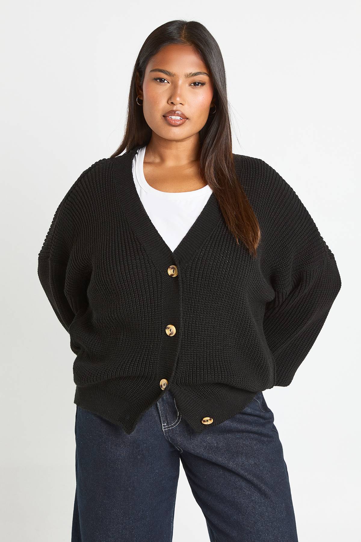 boohoo Cardigan en maille côtelée à manches ballon et bouton traversant Plus