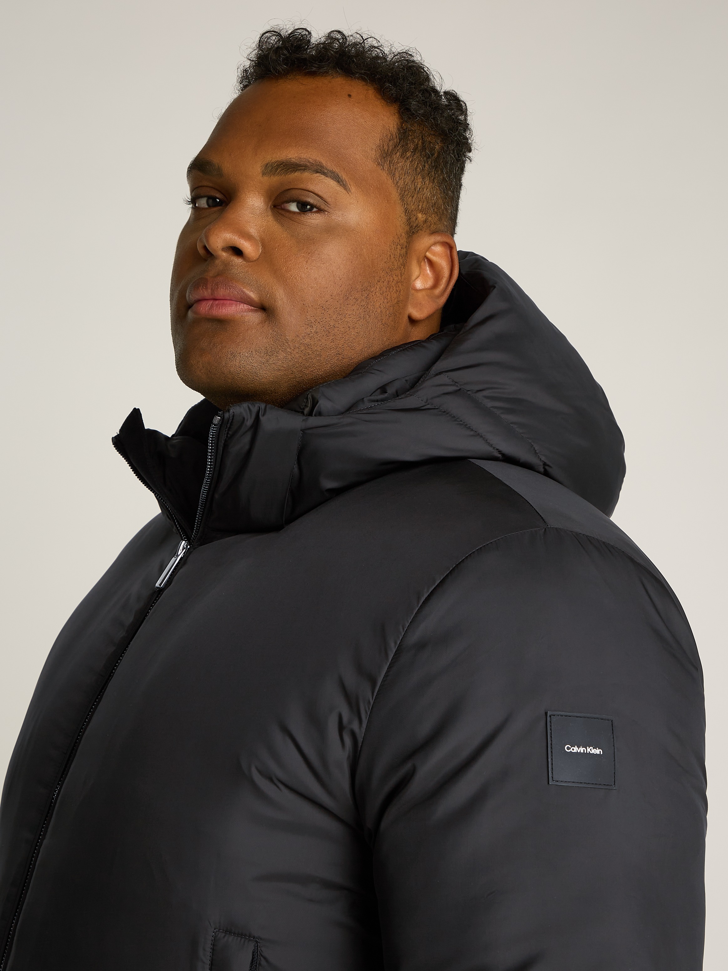 Calvin Klein Big&Tall Outdoorjacke »BT_NON QUILT PADDED HOOD JACKET« mit Kapuze in Grossen Grössen mit Logopatch