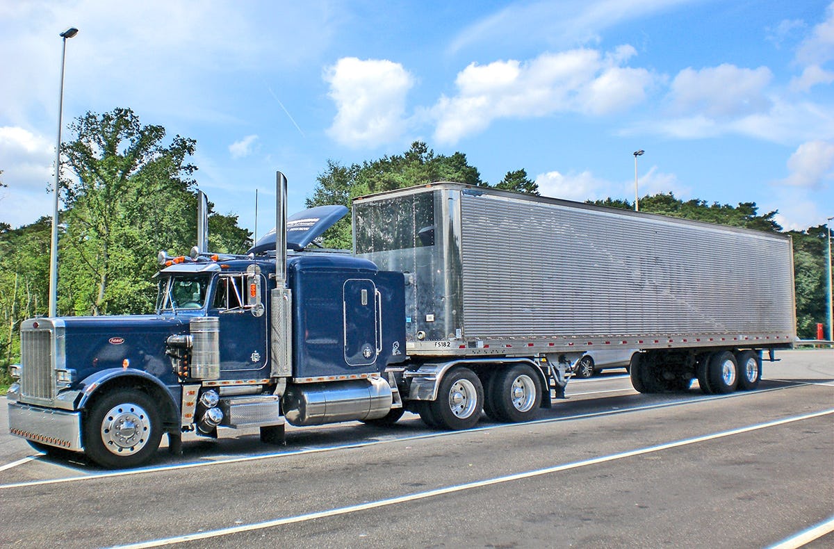Rundfahrt im US Truck mit Auflieger | Graben