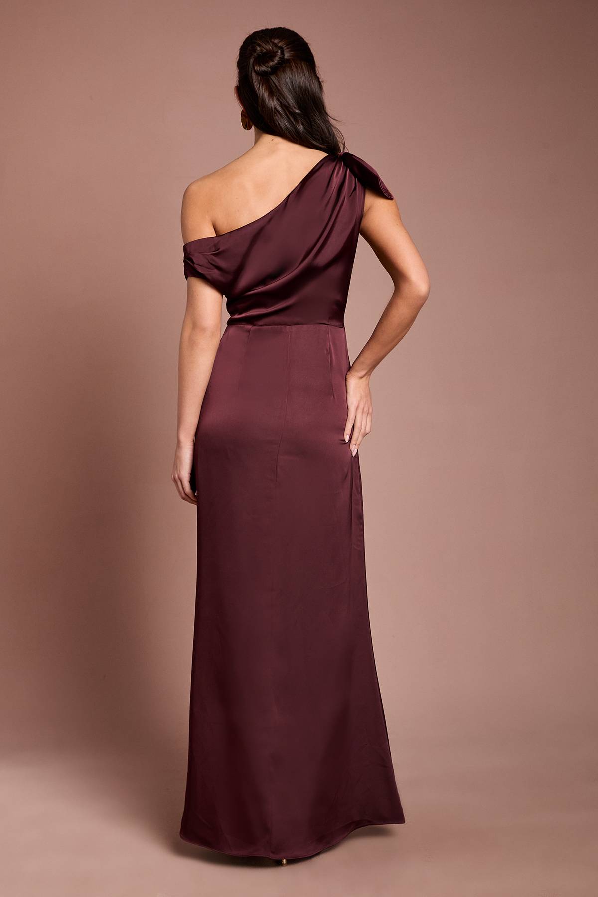 Coast Robe Longue de Demoiselle d'Honneur à Épaule Tombante avec Détail Nœud