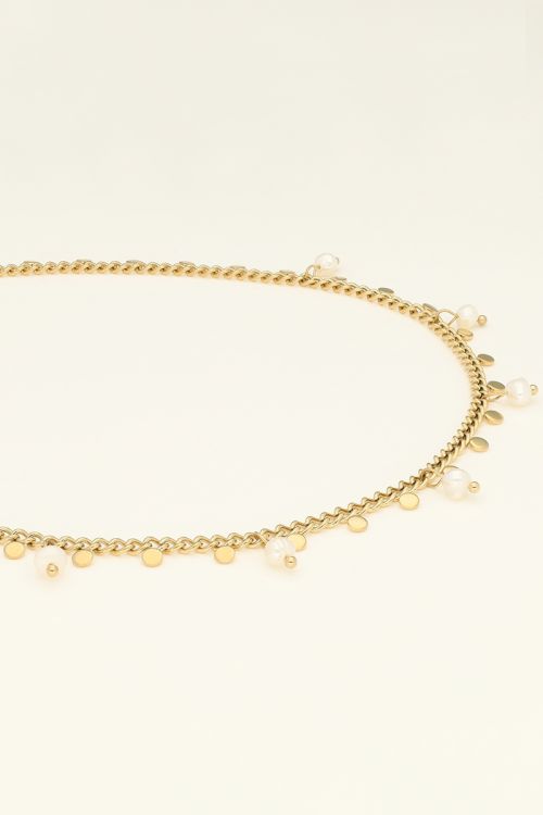 Ketting met kleine munten en parels