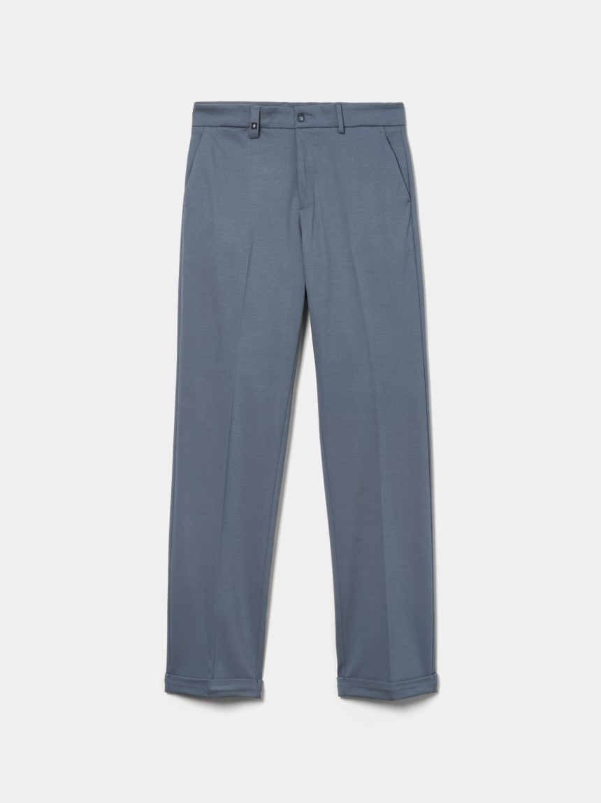 Calças chino regular fit vincadas