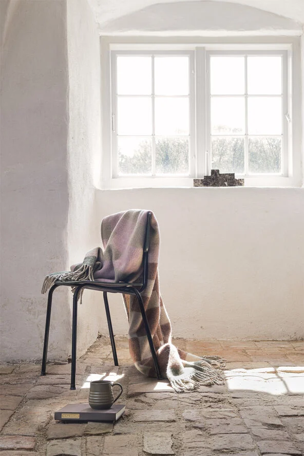 Mette Ditmer MAZE throw Powder rose