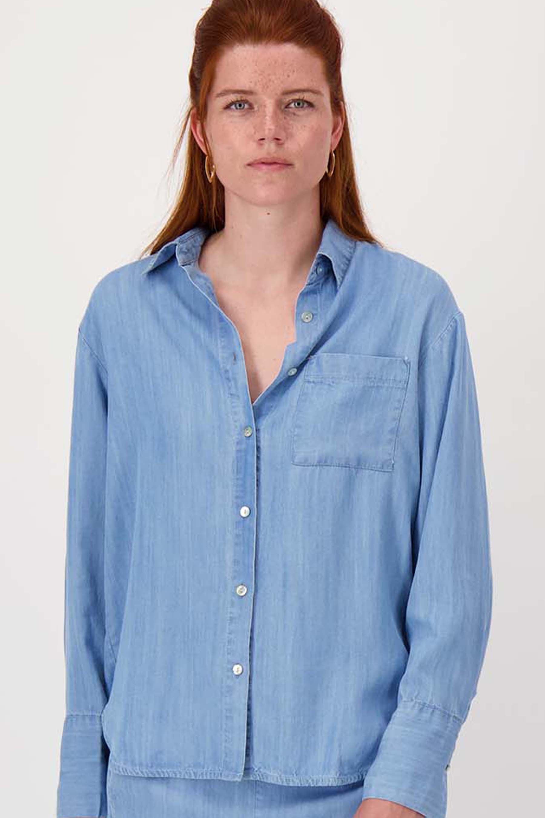 lange denim blouse