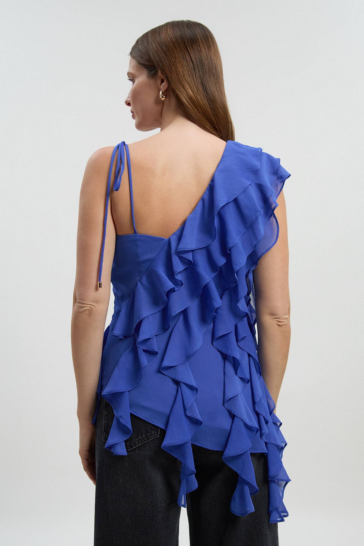 KarenMillen Blouse asymétrique en mousseline avec détails à volants