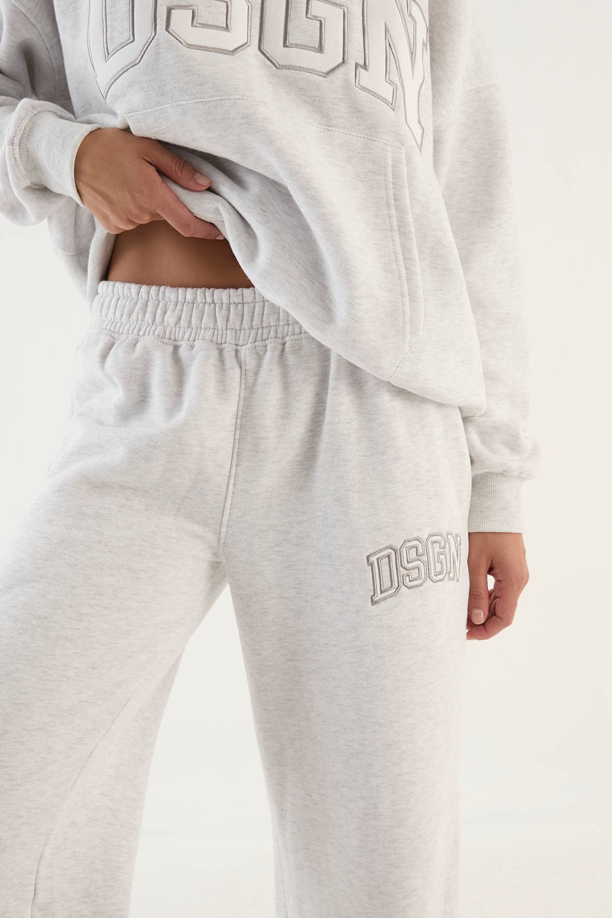 Jogger Coupe Droite À Appliqué Collégial Dsgn Studio