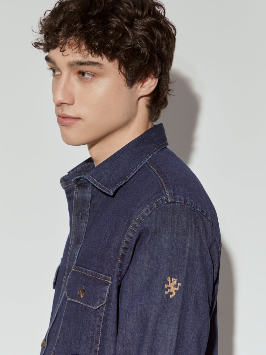 Sobrecamisa denim com bolsos